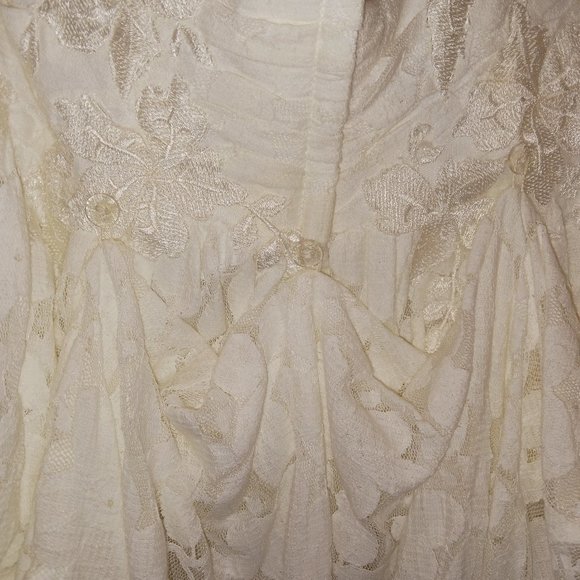 Wedding Dress - Picture 6 of 17